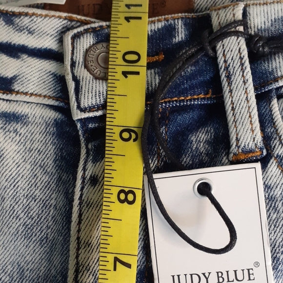 Judy Blue NWT, Light Wash Straight Leg Jeans. Size 3/26 - Picture 6 of 10